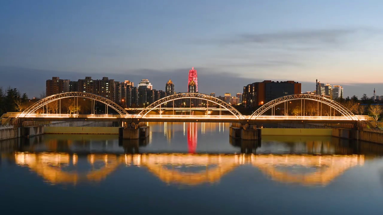航拍中国河南郑州城市延时日转夜风光视频素材