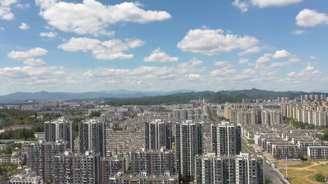 安徽省黄山市屯溪区夏季晴朗天气蓝天白云视频下载