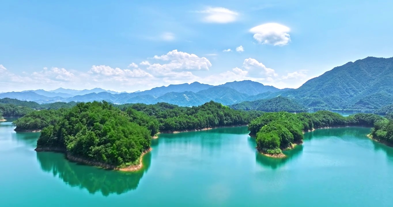 航拍中国杭州千岛湖日落时山脉湖泊自然风光视频下载