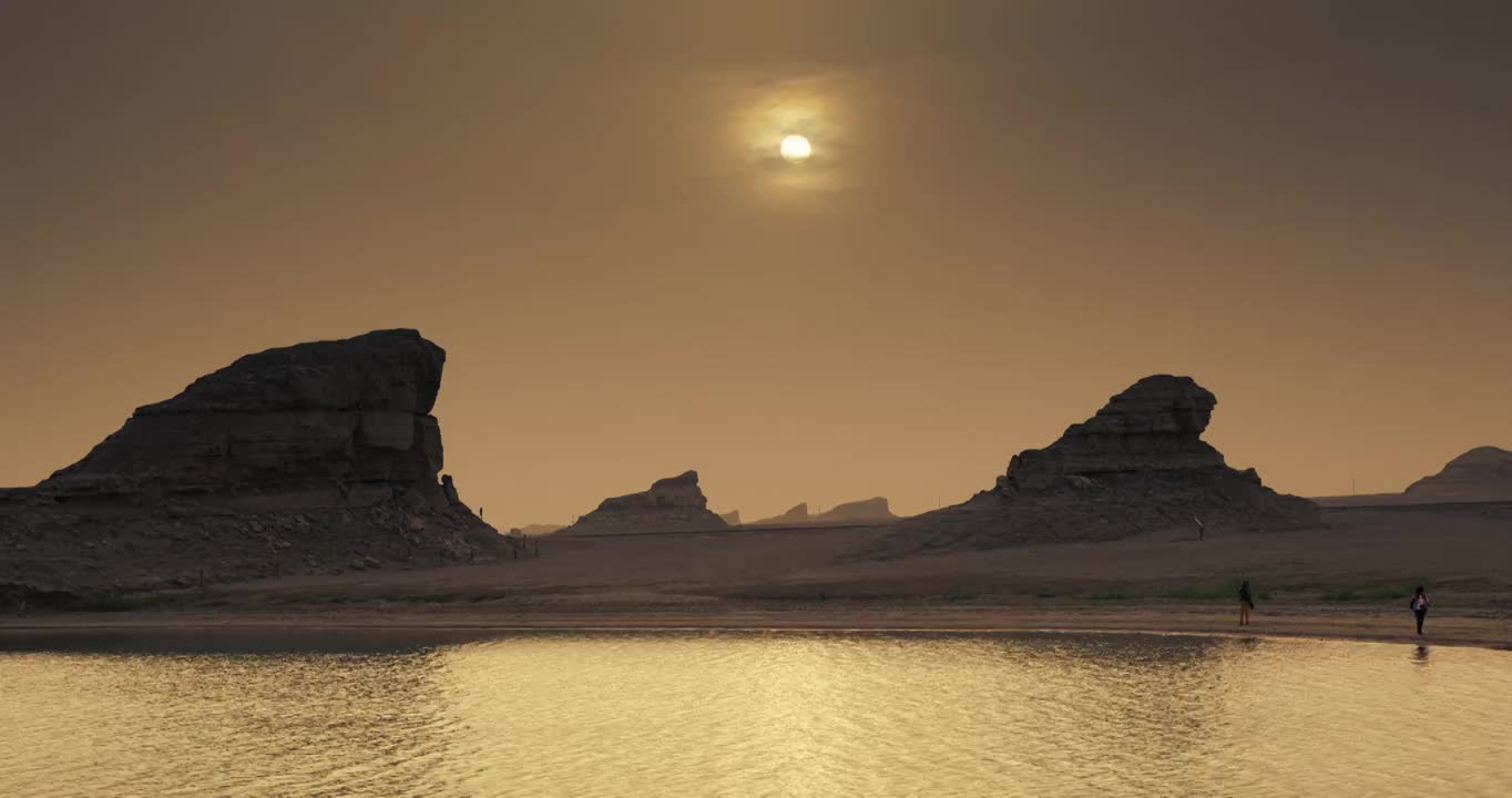 日落时的雅丹地貌，水上雅丹的日落视频下载