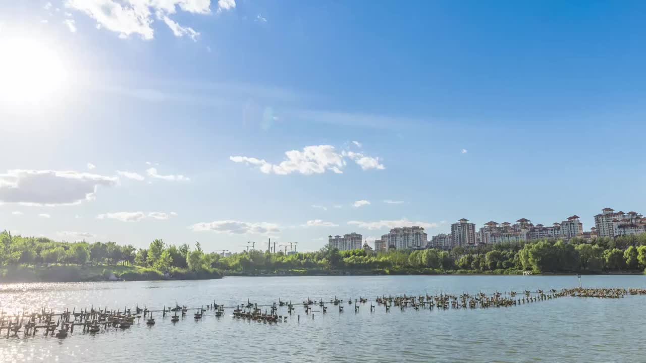 北京马家湾湿地公园和富力又一城社区日落延时视频下载