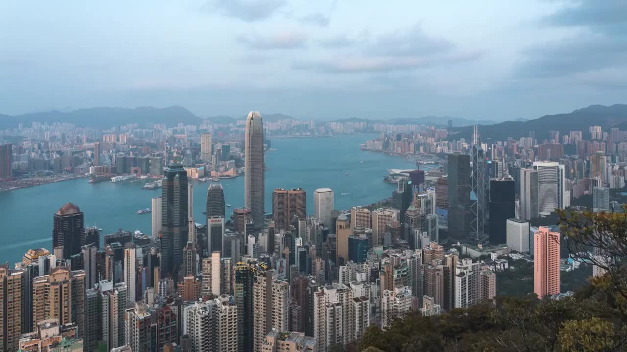 香港岛繁华夜景-灯光亮起视频素材