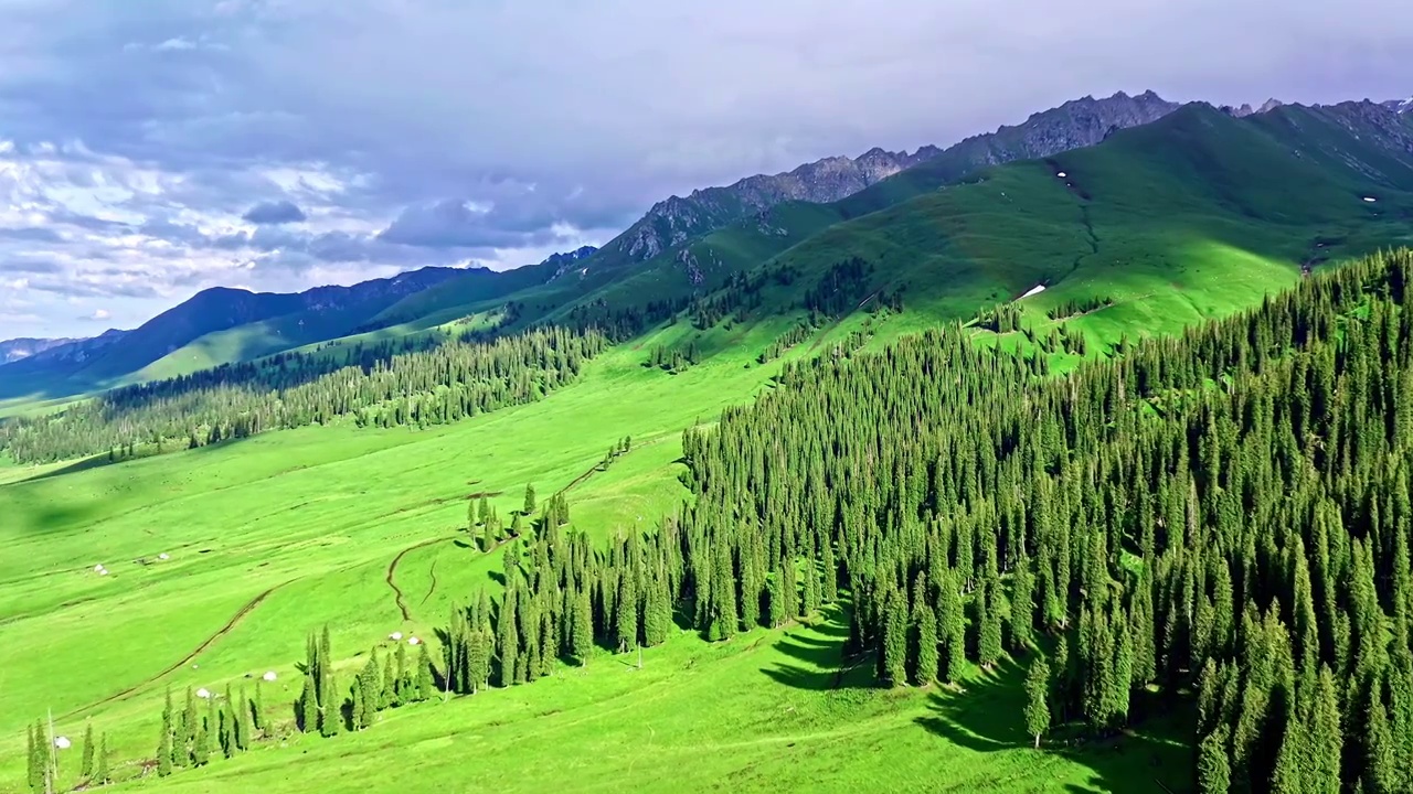 航拍中国新疆夏季山脉草原自然风光视频下载