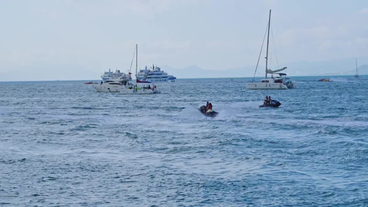 航拍海上摩托艇视频下载