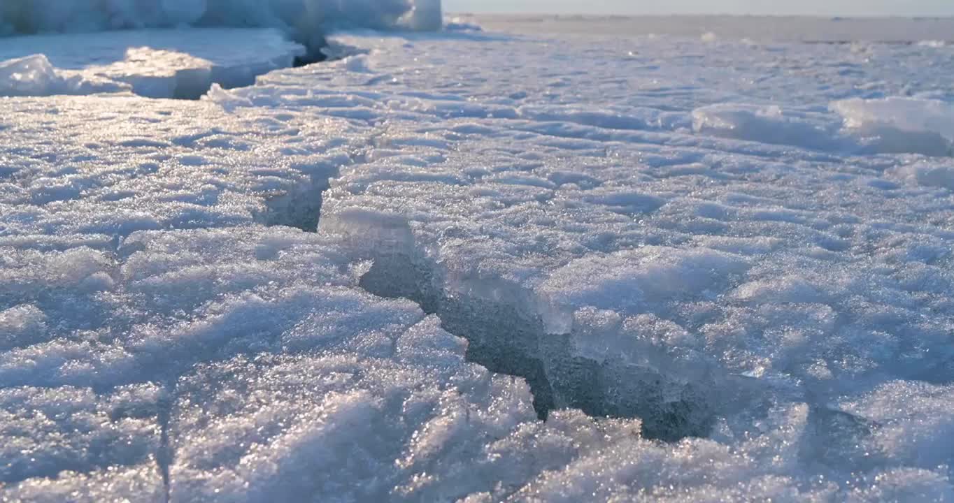 黑龙江鸡西：中俄界湖兴凯湖冰排涌动延时视频下载