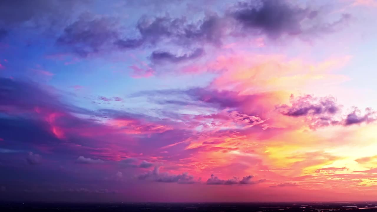日落时五颜六色的天空云视频下载
