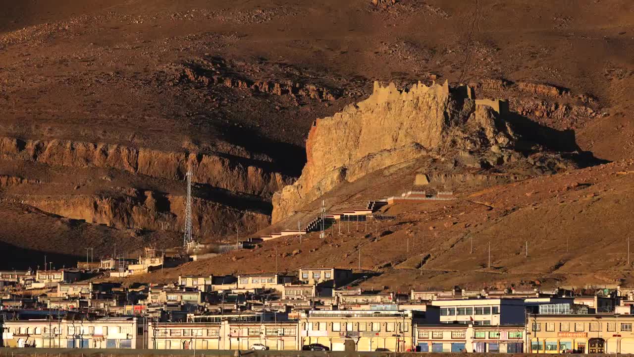 西藏日喀则岗巴古堡日落延时视频素材