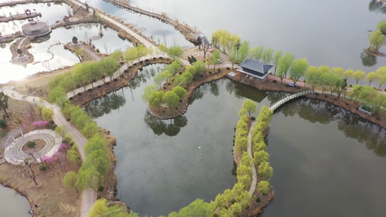 山东枣庄山亭区月亮湾国家湿地公园春景如画视频素材