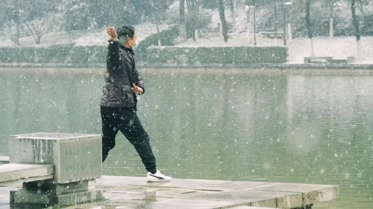 合辑-雪中打拳健身慢动作4k（选编）视频下载