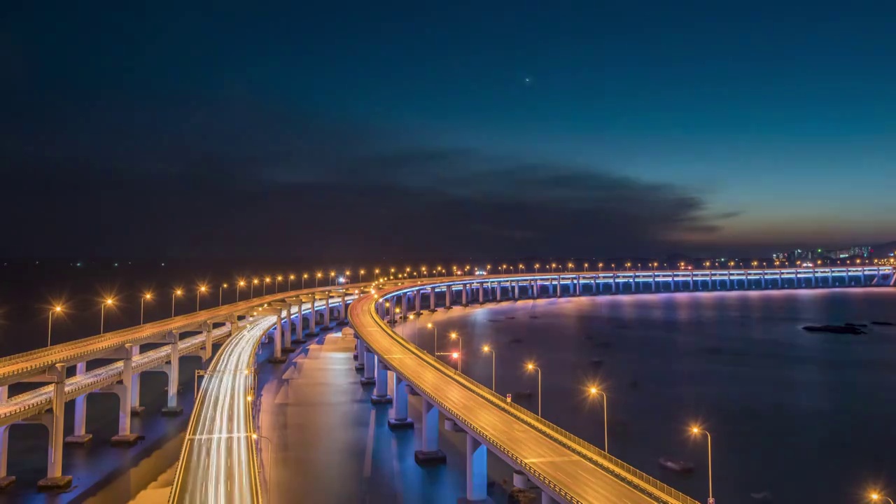中国辽宁大连星海湾大桥日落视频下载