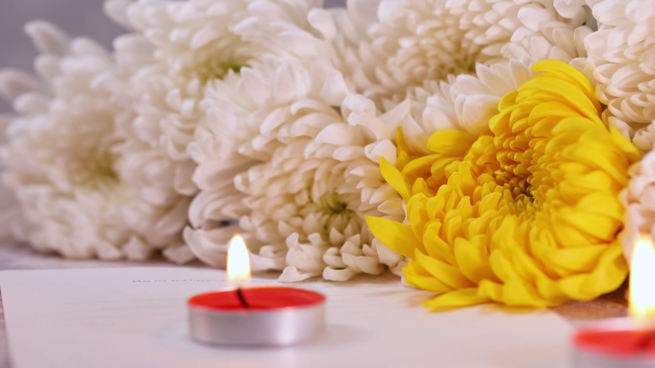 蜡烛和菊花视频素材