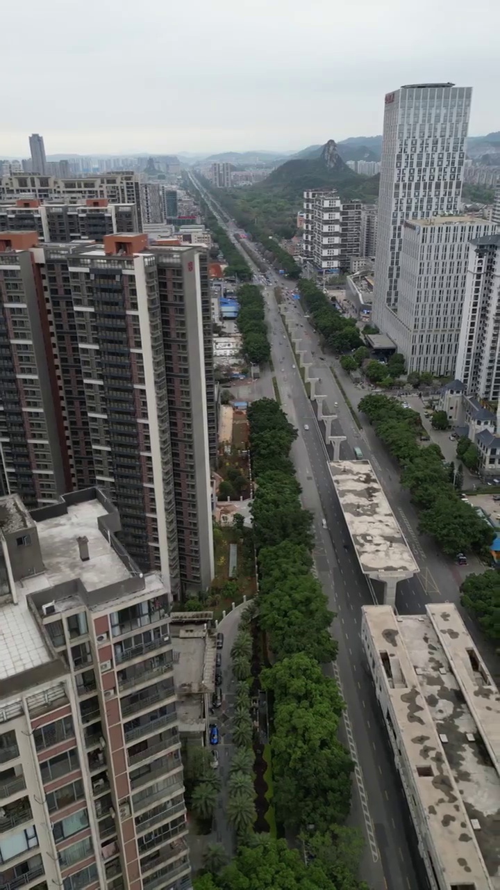 柳州东环大道的云轨建筑交通视频下载