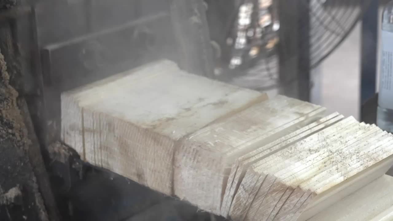 木材加工厂木料切片机切片加工生产视频下载