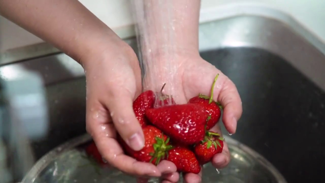 清洗草莓视频下载