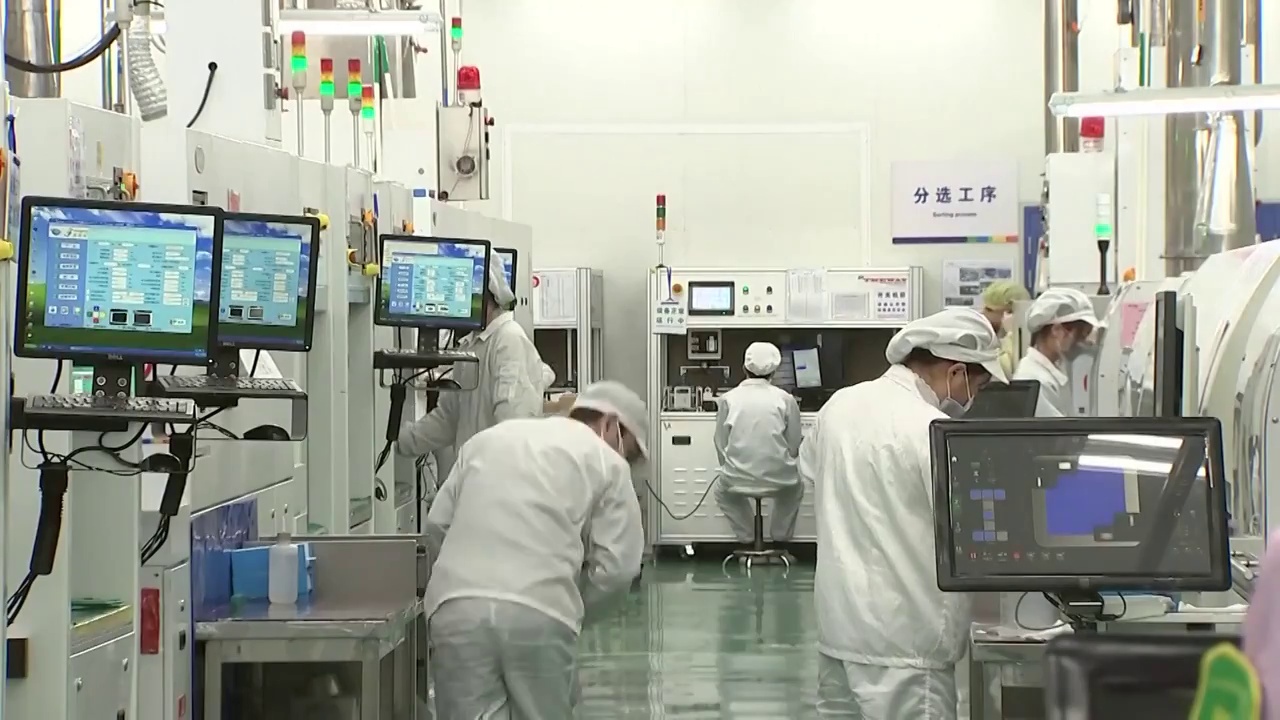 中国工厂内部高科技自动化生产线（选编）视频素材