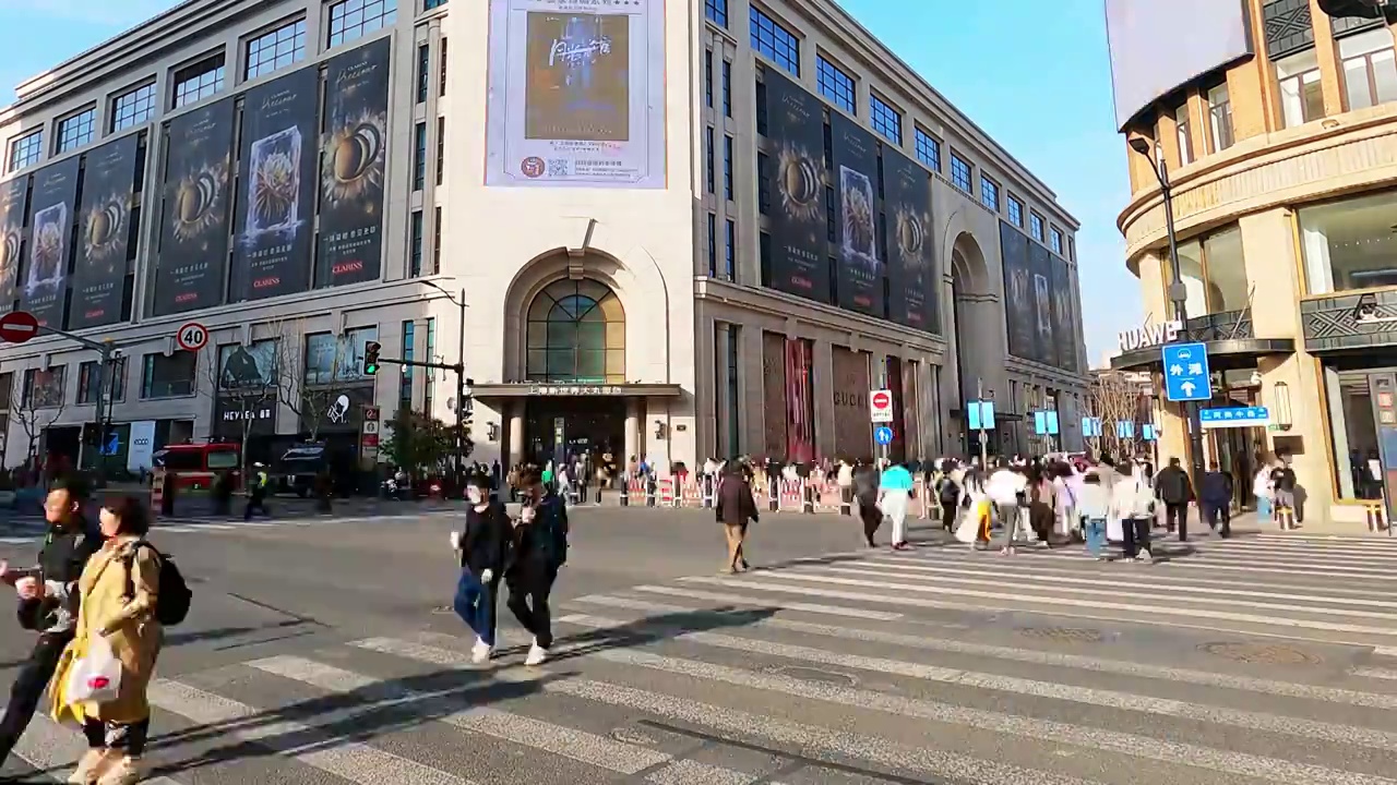 上海南京路行人过斑马线视频下载