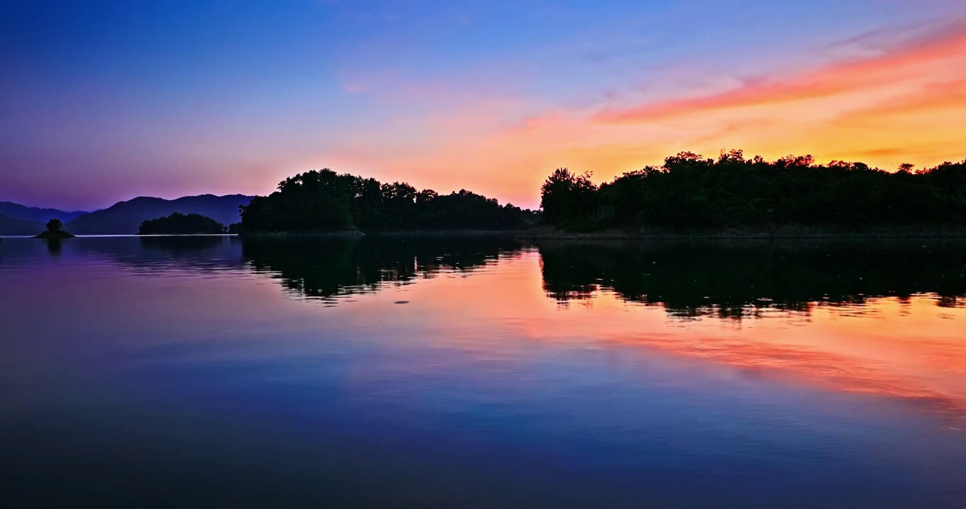 中国杭州千岛湖山脉湖面日落风景视频素材