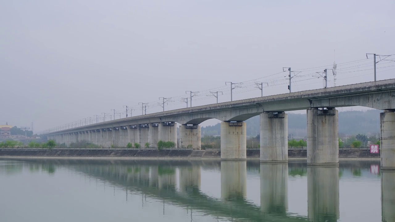 四川省绵阳市户外高铁，列车，速度，视频下载