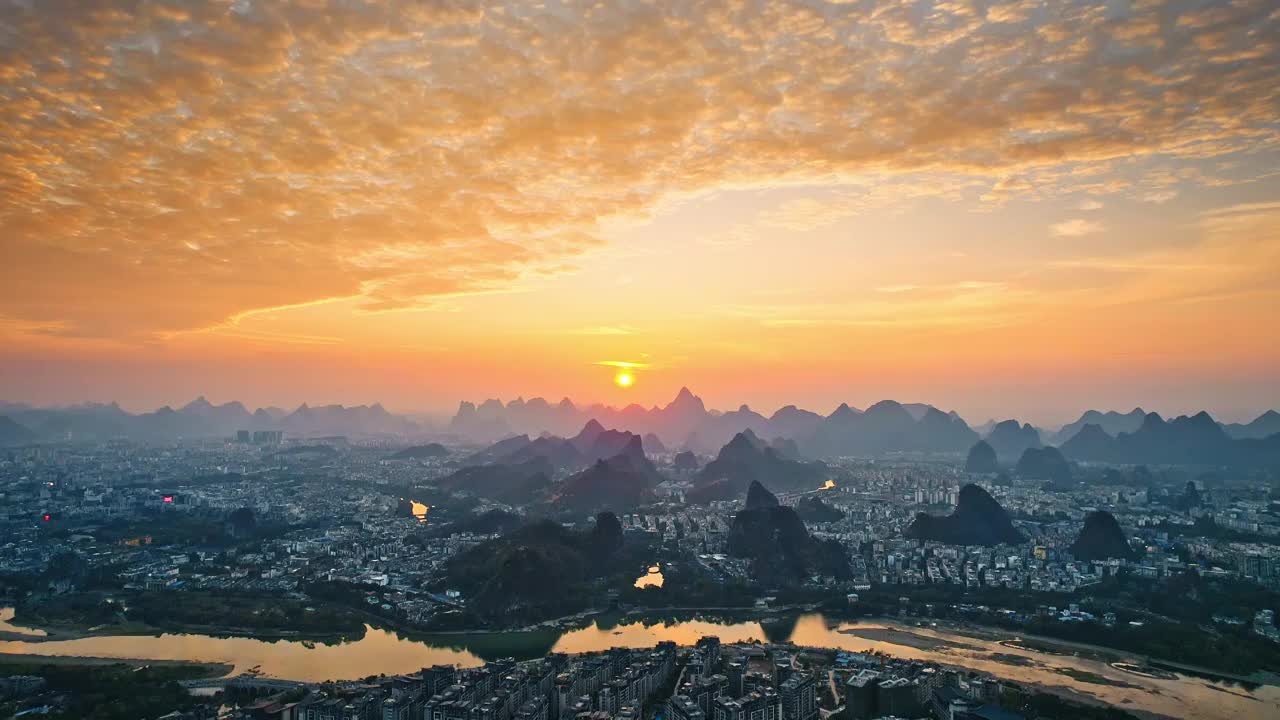桂林市区上空的火烧云视频下载