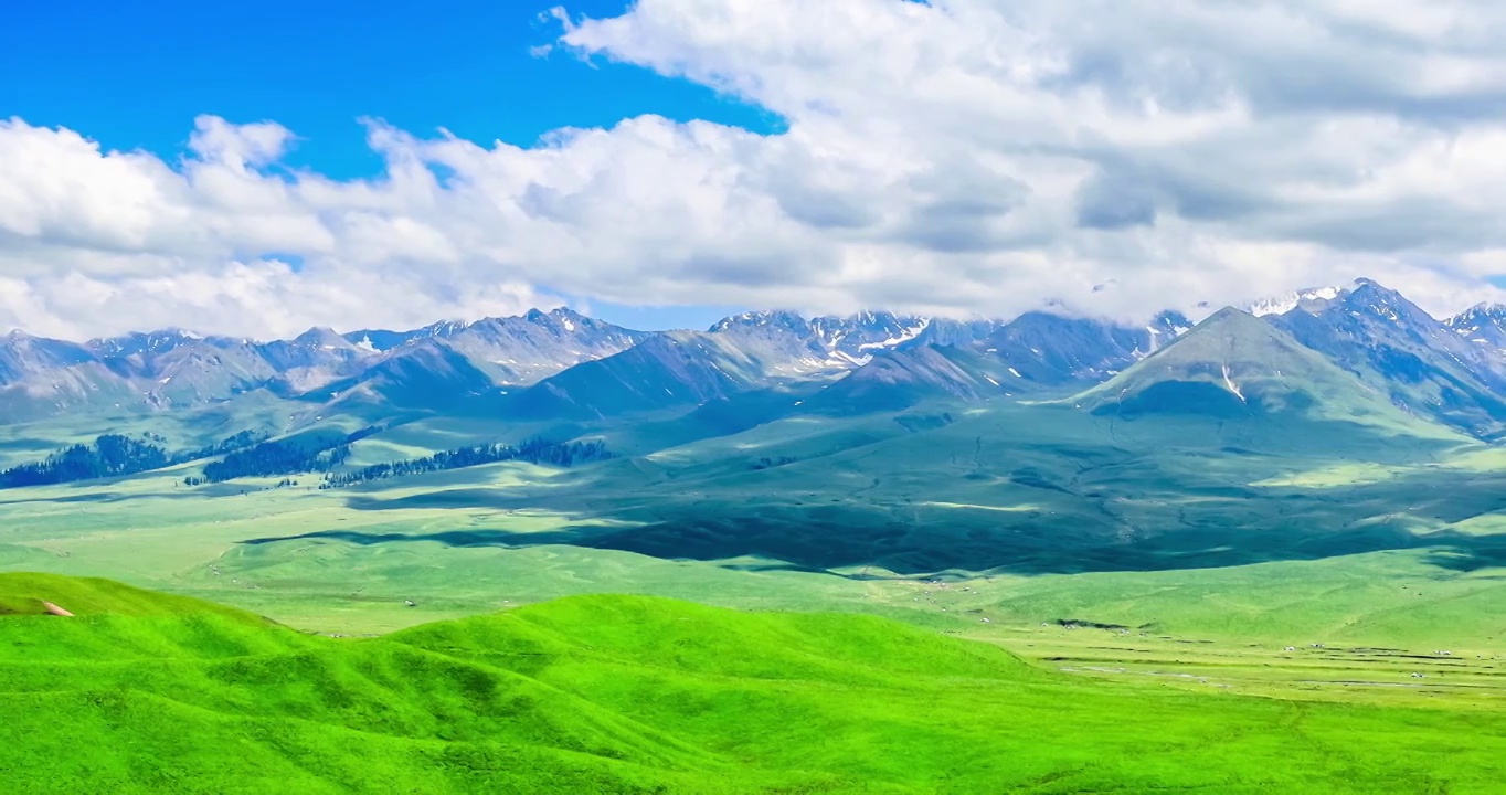 航拍中国新疆山脉景观视频下载