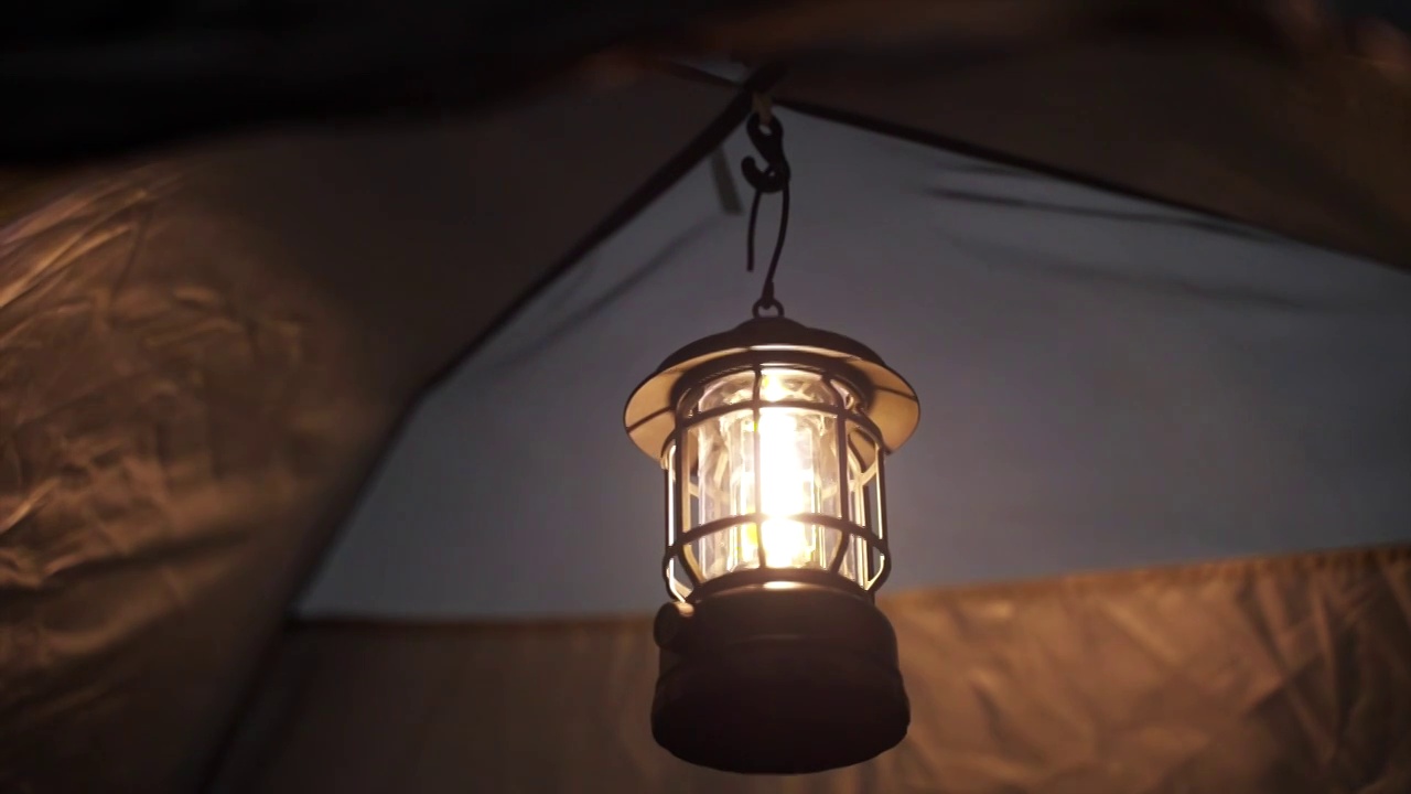 露营帐篷里的灯视频下载
