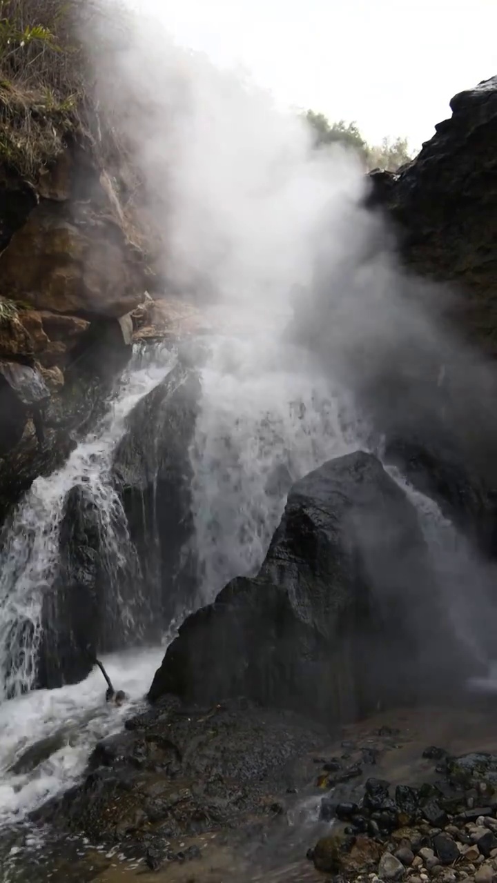 腾冲火山热海地质公园景区地热温泉瀑布视频下载