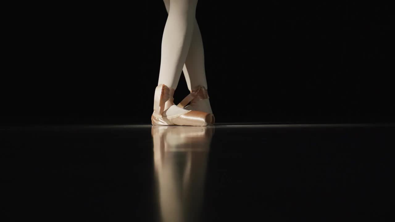 芭蕾舞者的脚步动作视频下载