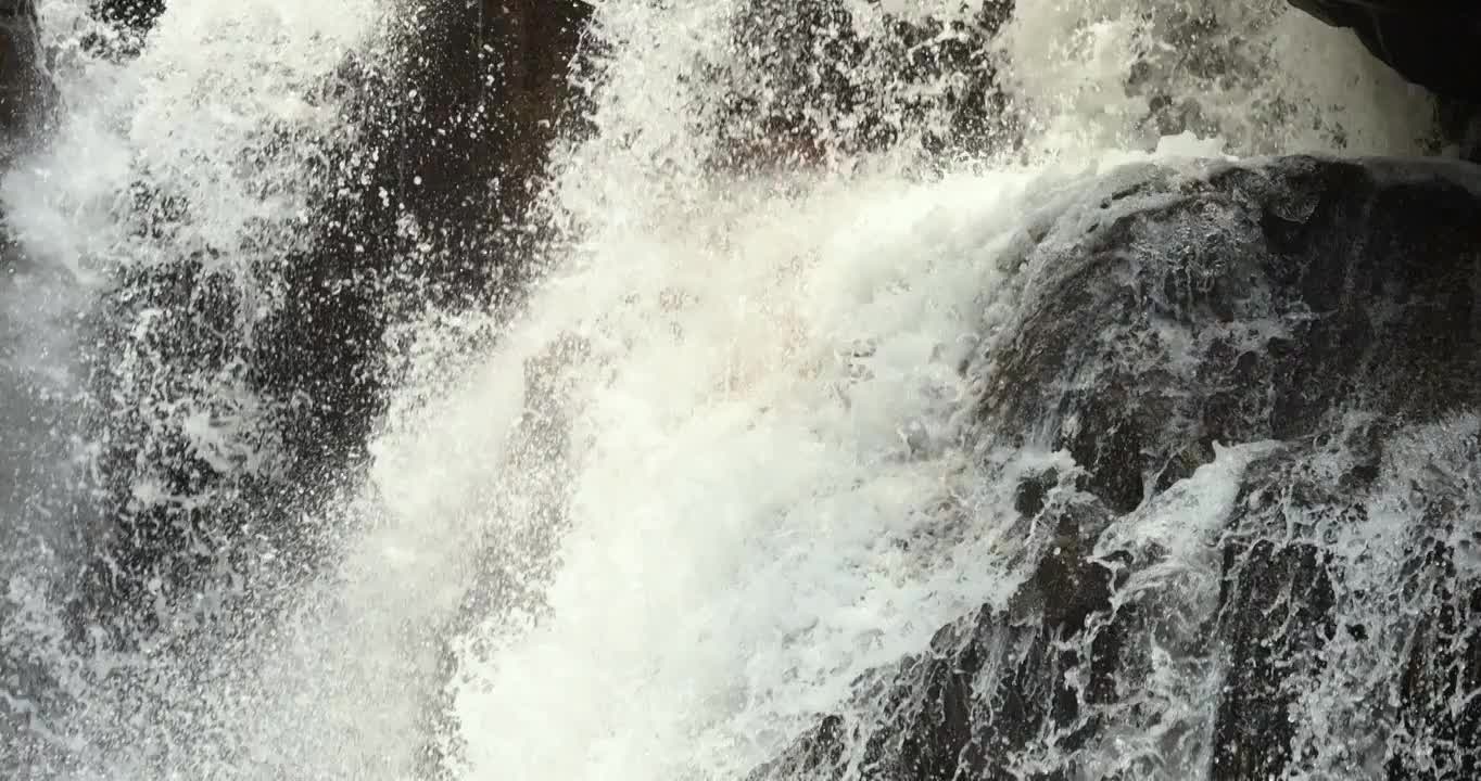 中国 湖南 莽山国家级自然保护区-猴王寨 瀑布视频素材