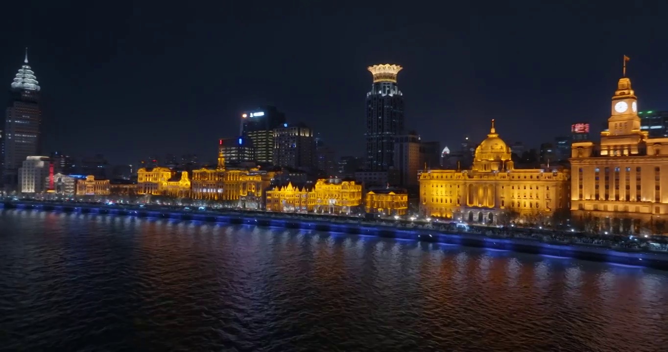 上海外滩建筑群灯光秀夜景航拍视频素材