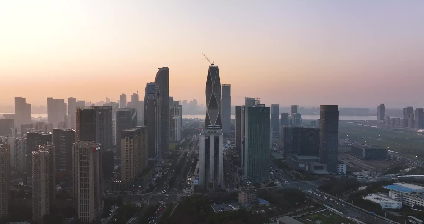 杭州钱塘江沿岸繁华的城市天际线视频下载