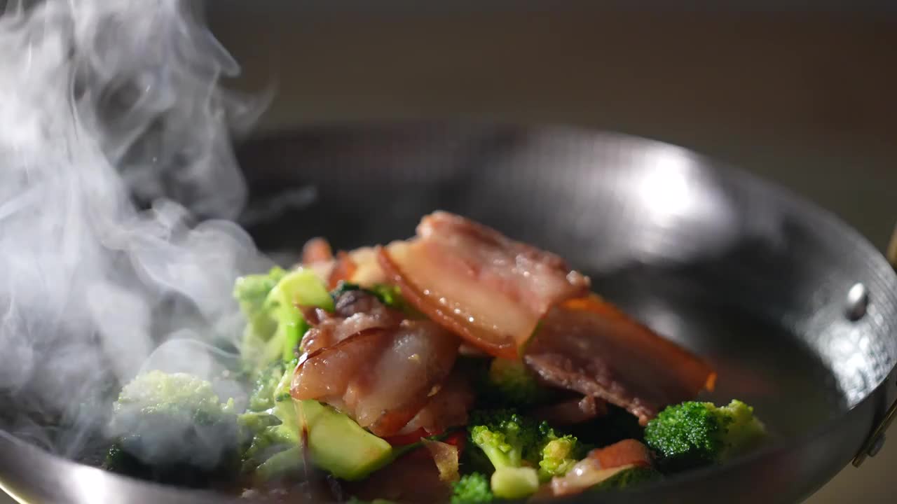 土家传统美食：恩施腊肉（火锅）视频下载