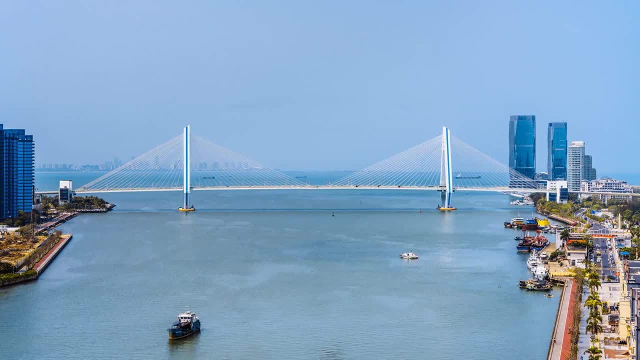 中国海南海口海甸河世纪大桥高视角穿梭的货轮风光延时摄影视频下载