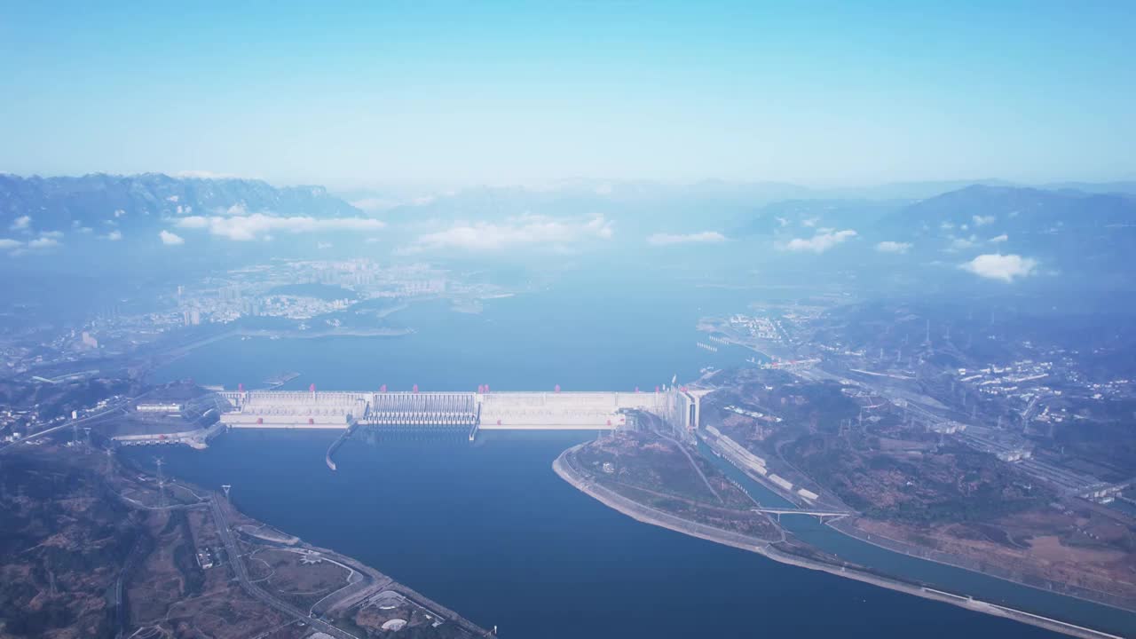 4K三峡大坝全景云海航拍视频视频下载