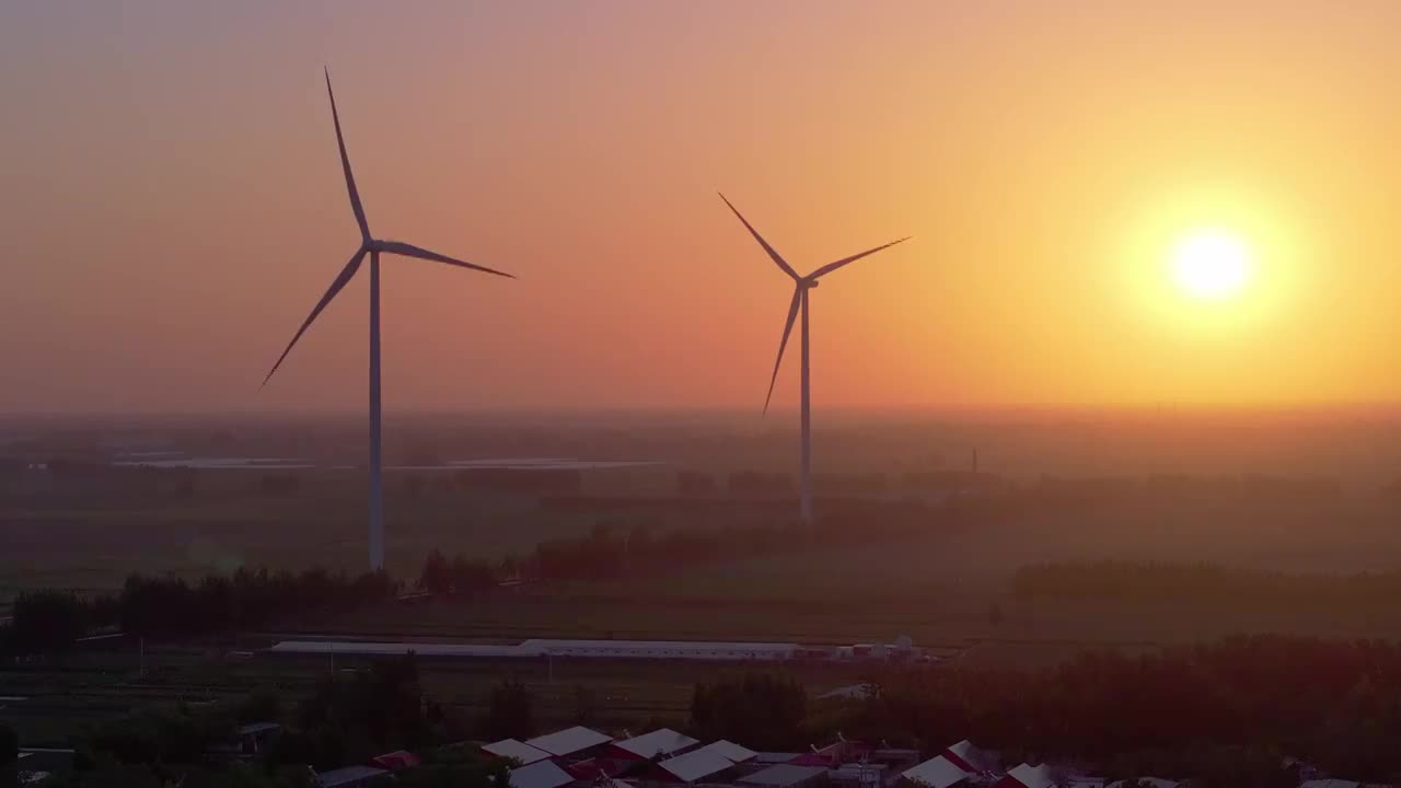 新农村的风能发电与太阳能发电视频下载