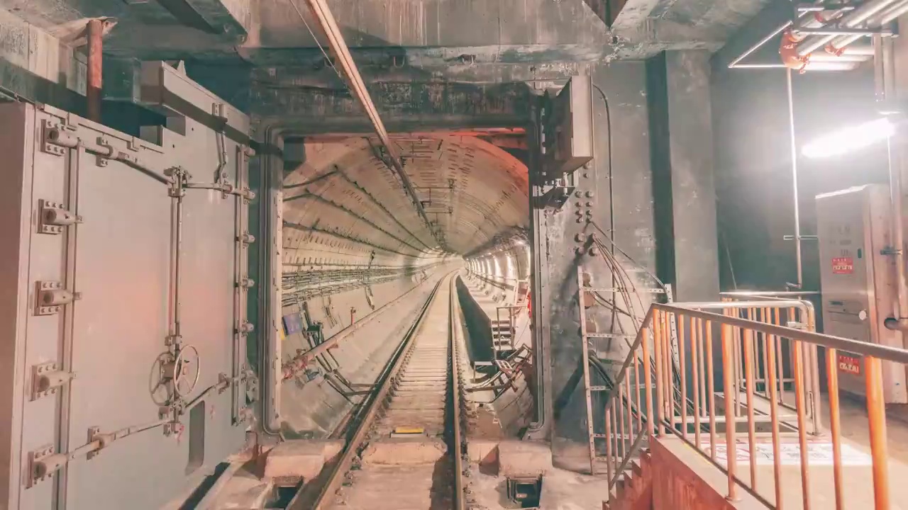 上海地铁15号线在隧道里行驶延时摄影视频素材