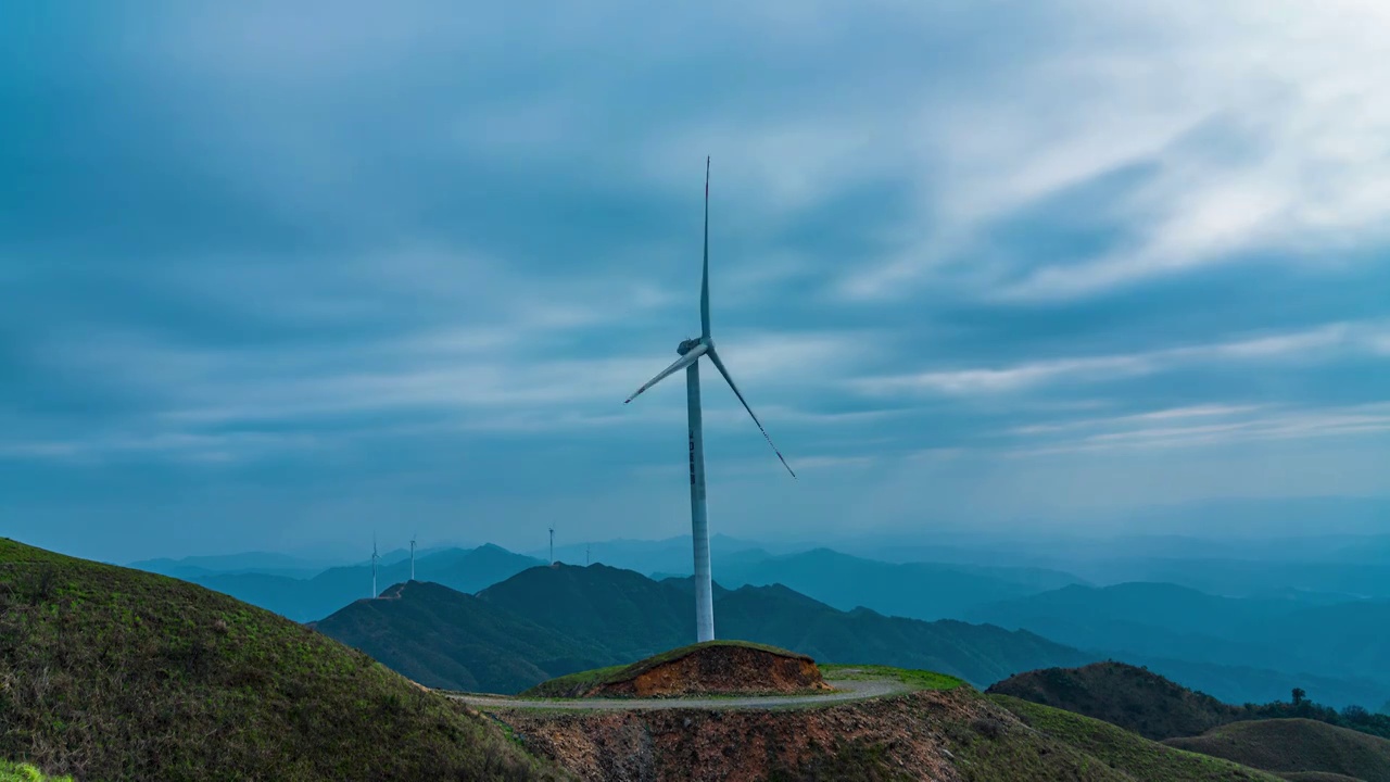 山川山脉风力发电清洁能源蓝天白云延时摄影视频下载