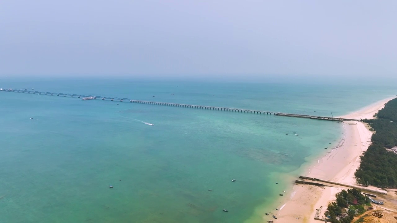 广西涠洲岛蓝桥视频素材