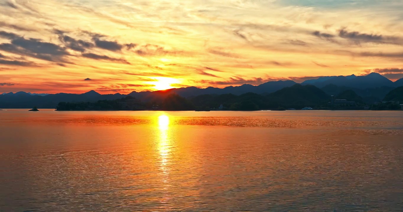 中国杭州千岛湖山脉湖面自然风光视频素材
