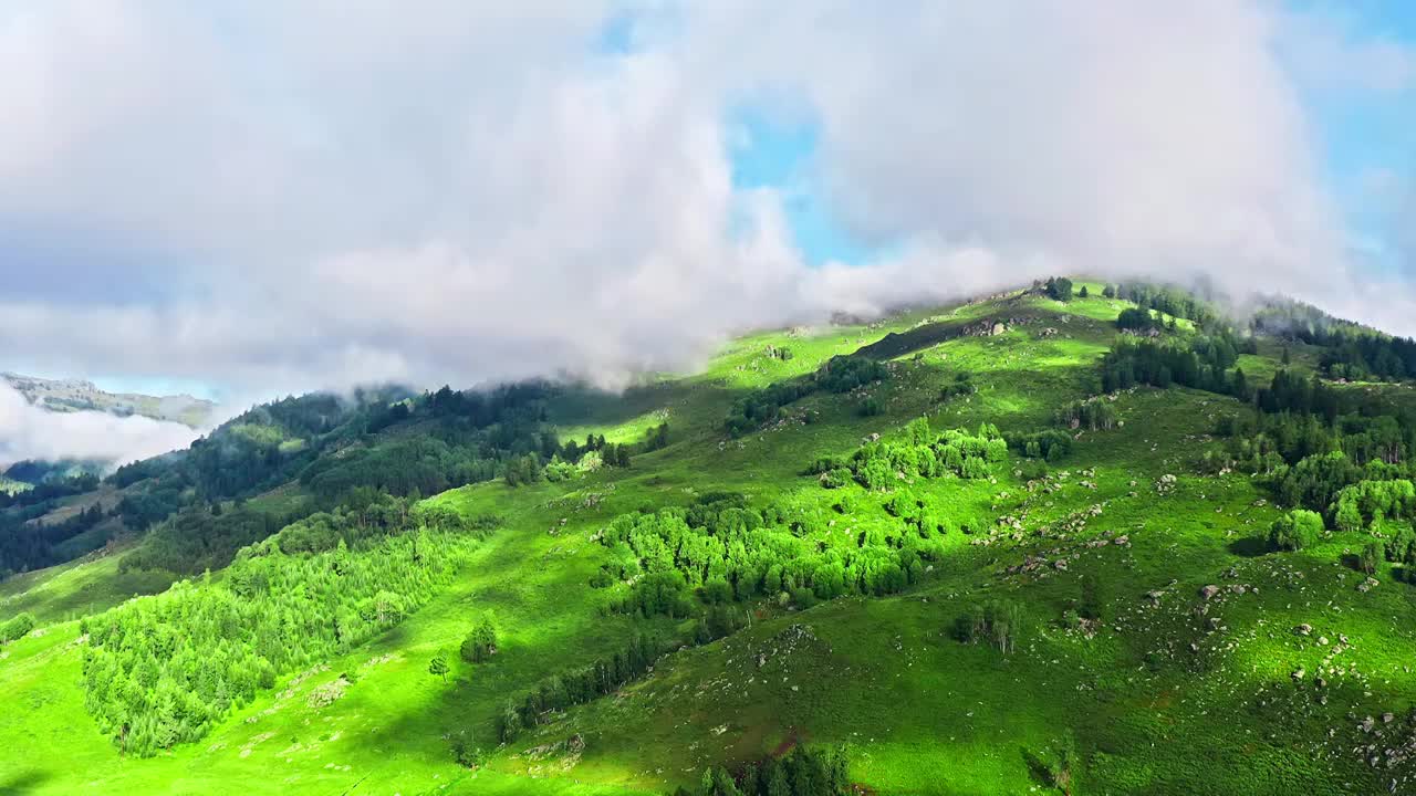 航拍中国新疆山脉景观视频下载