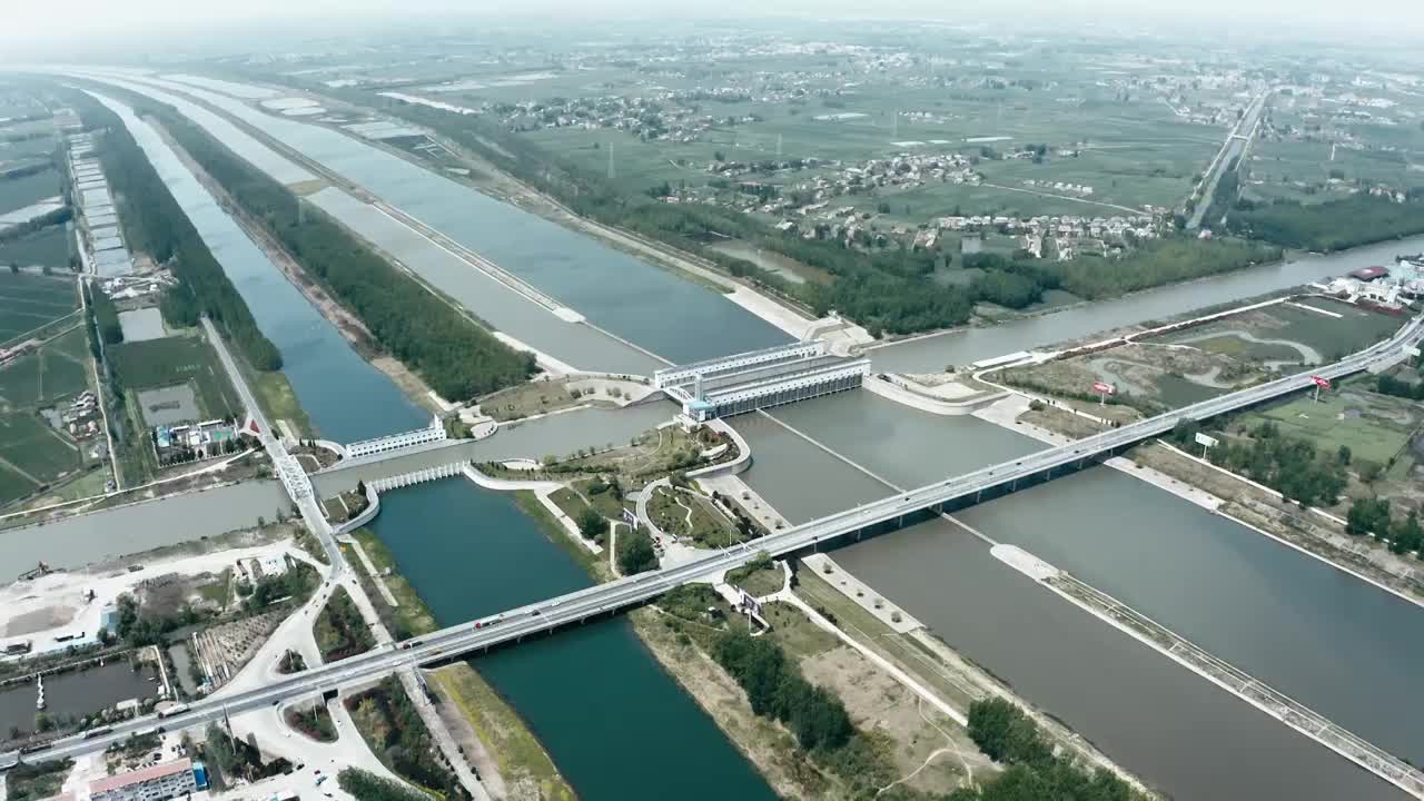 4K航拍苏北灌溉总渠通榆河立交枢纽视频下载