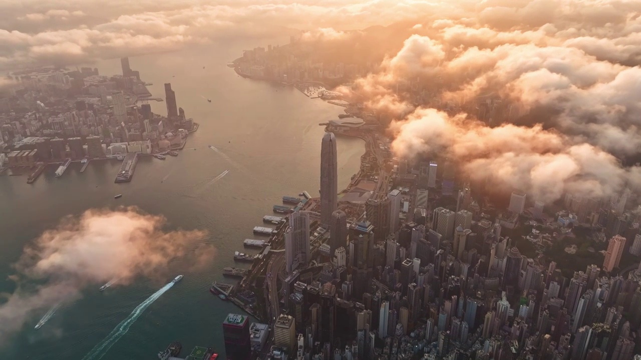 日出云层下的香港IFC大厦视频购买