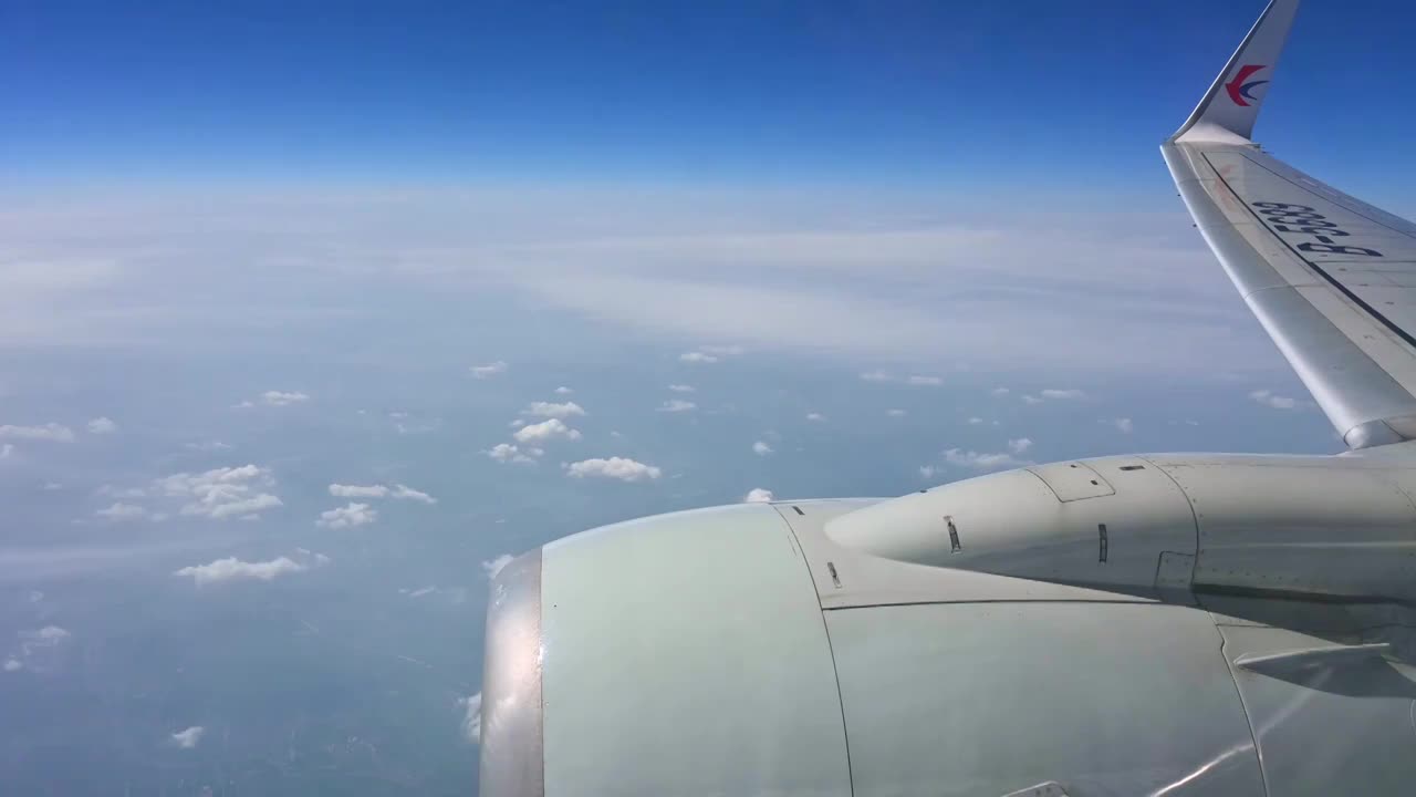 飞机飞行在云层之上透过舷窗俯瞰祖国大地视频素材