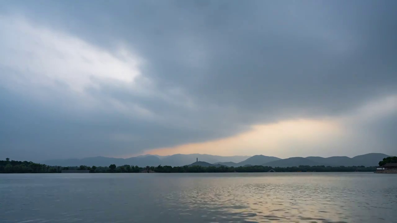 北京颐和园昆明湖云卷云舒视频素材