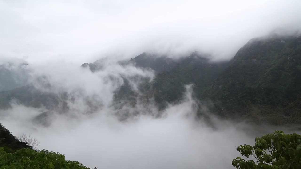无人机航拍九华山云雾风光视频素材