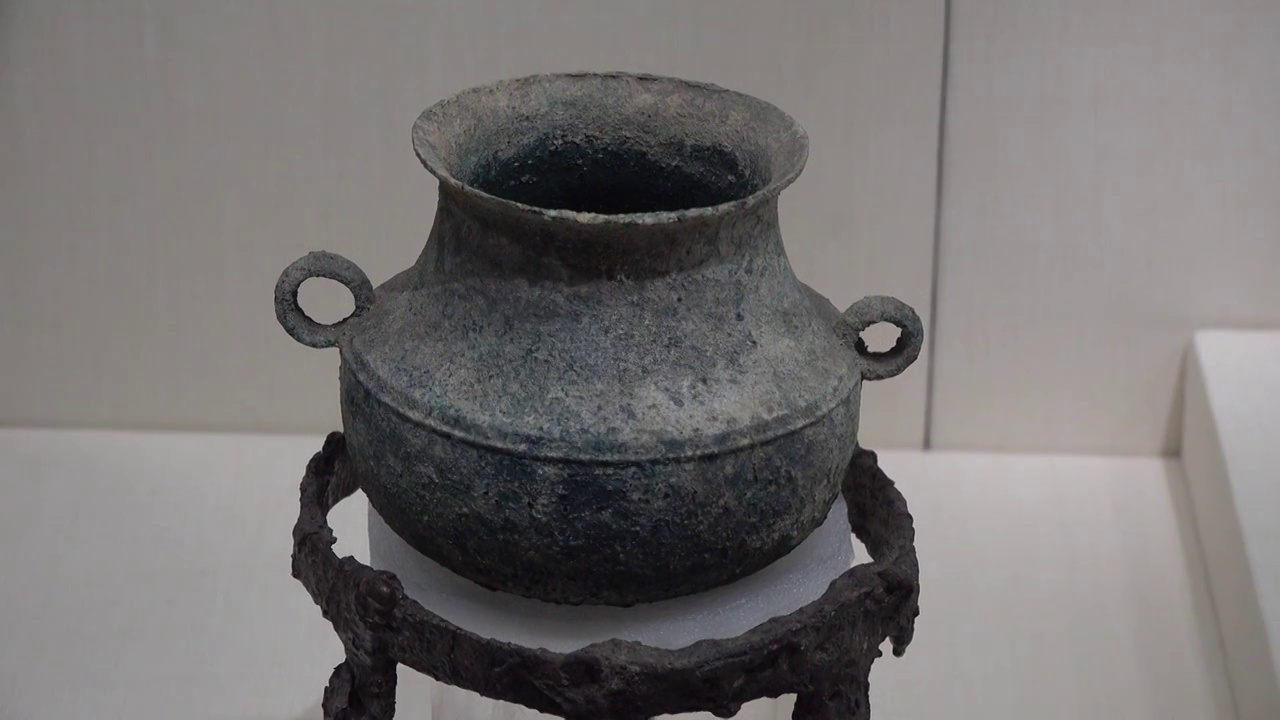 铜鍪-南越博物馆视频素材