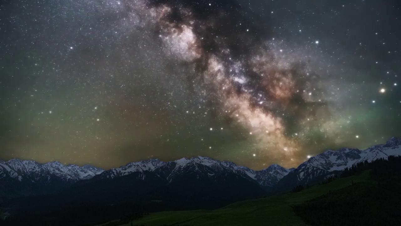 新疆伊犁恰西草原的银河星空延时视频素材