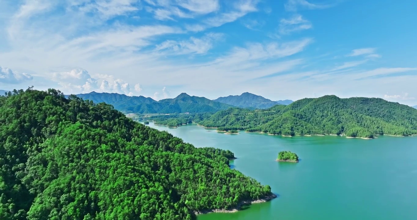 中国杭州千岛湖夏季山脉湖泊自然风光视频下载