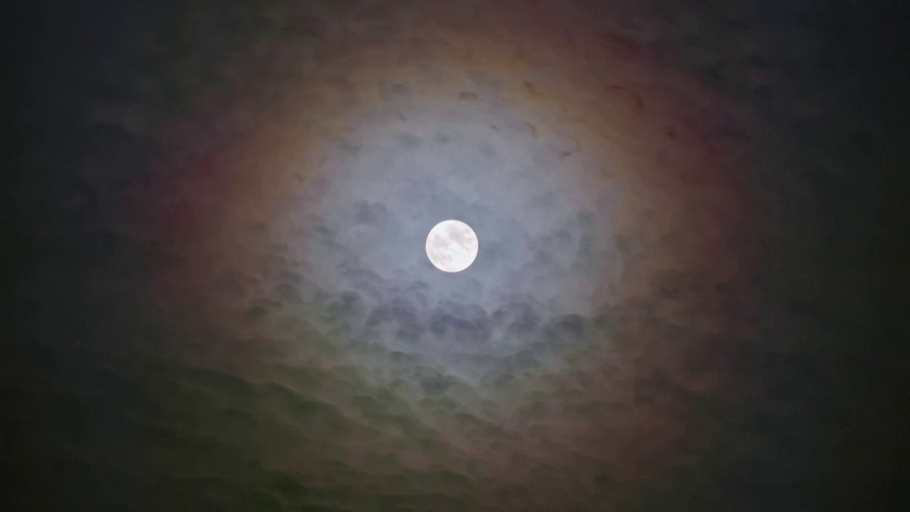 中秋夜晚天空彩云满月月华视频素材