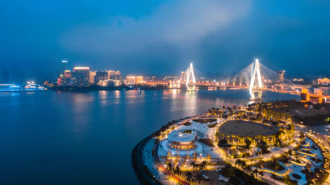中国海南海口云洞图书馆和世纪大桥高视角夜景航拍环绕延时摄影视频下载