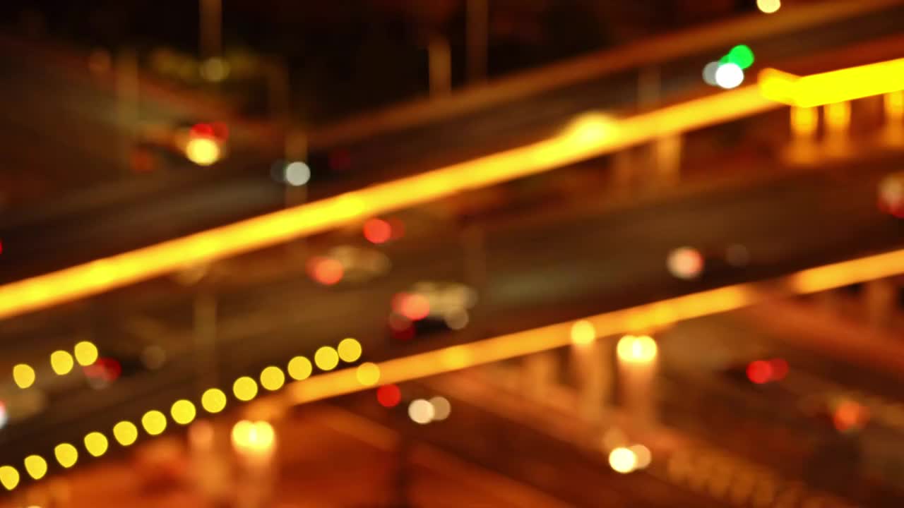 夜晚城市道路汽车虚化光斑景观视频下载